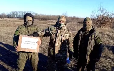 Частичка тепла из дома: в Усть-Донецком районе волонтеры отправляют посылки на фронт