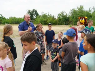 В Усть-Быстрянской открыли детскую площадку ко Дню защиты детей