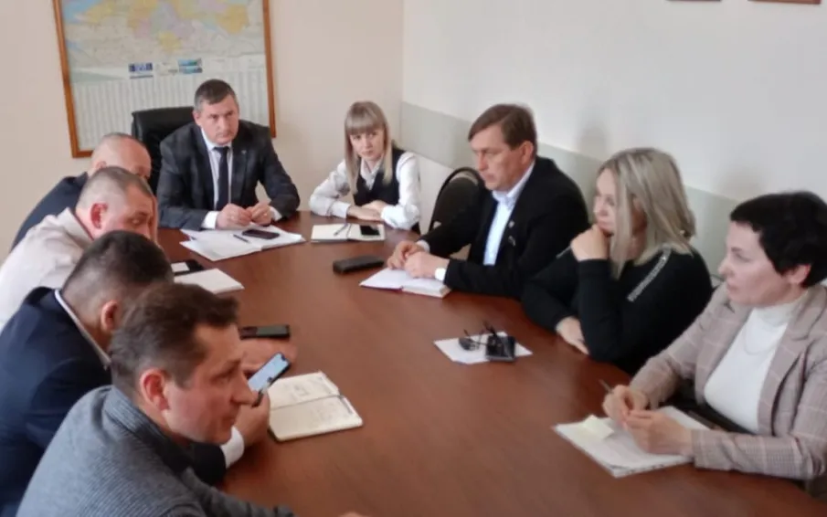 Предпринимателям района помогли разобраться с особенностями работы с новым региональным оператором