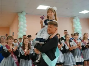 В школах Усть-Донецкого района прозвенел Последний звонок