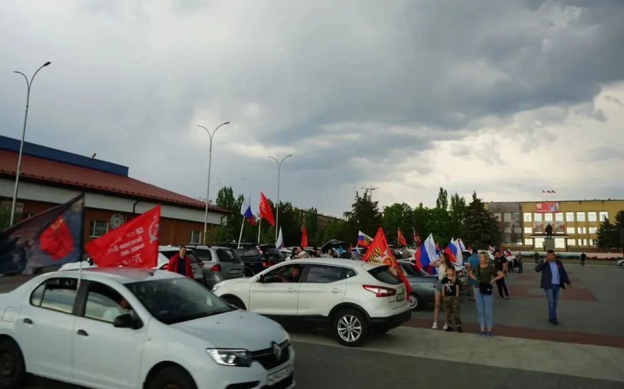 В Усть-Донецком районе прошла акция «Бессмертный полк» и сбор гуманитарной помощи
