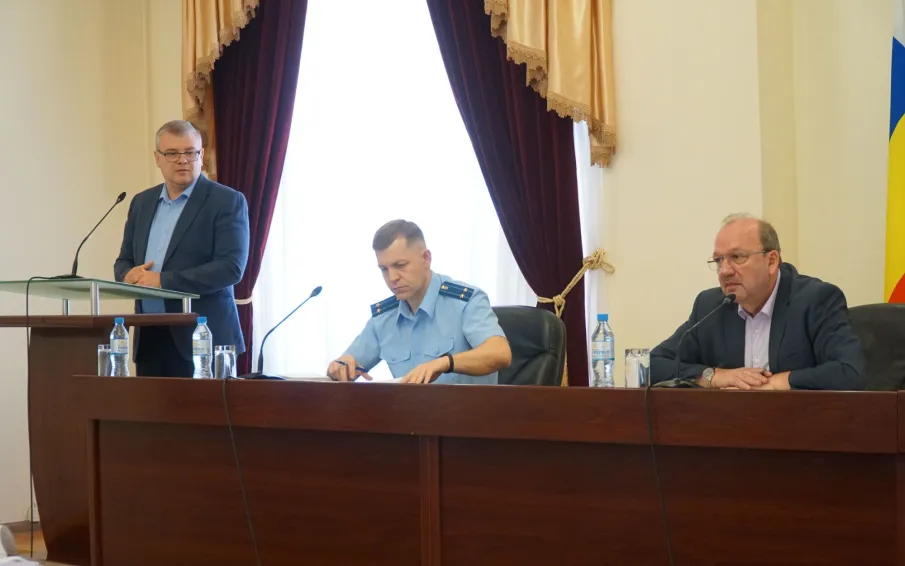 Виктор Гуснай оценил работу  по обеспечению правопорядка  в Усть-Донецком районе