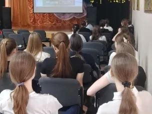 Школьники примерили будущие специальности: как прошла ярмарка профессий в Усть-Донецком