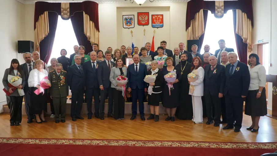 Жители Усть-Донецкого района получили заслуженные награды