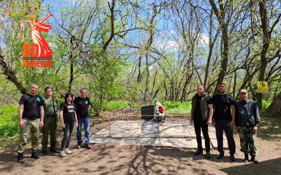 Памятник защитникам Раздорской переправы привели в порядок в рамках акции «Дон помнит»