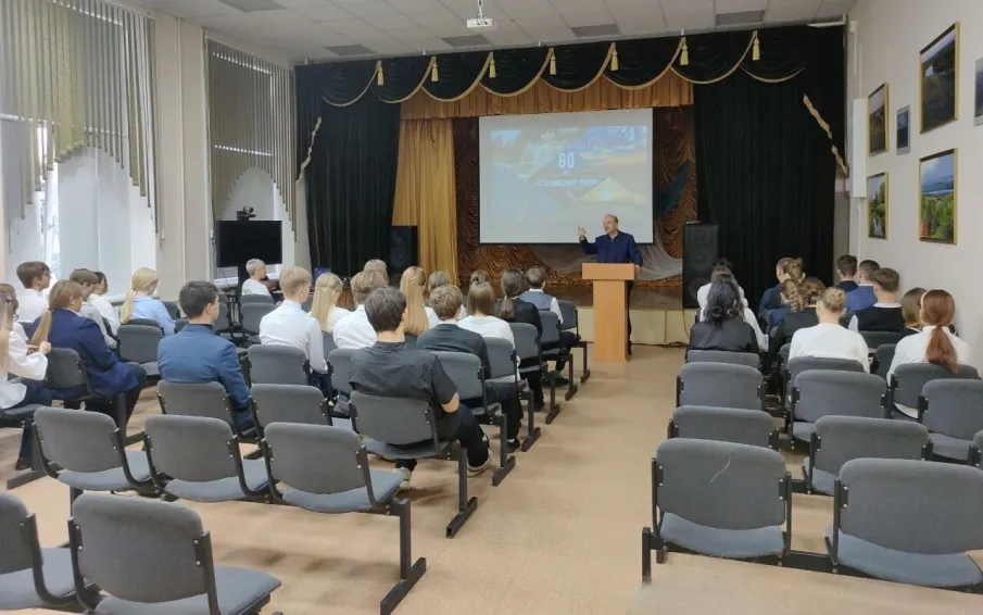 Виктор Гуснай провел урок «Разговор о важном»