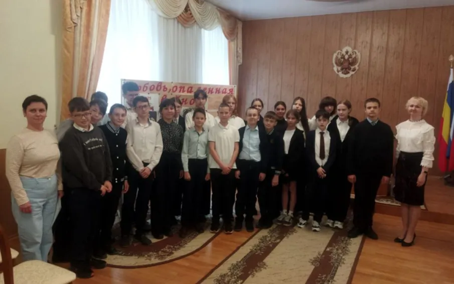 Экскурсия школьников в отдел ЗАГС Усть-Донецкого района