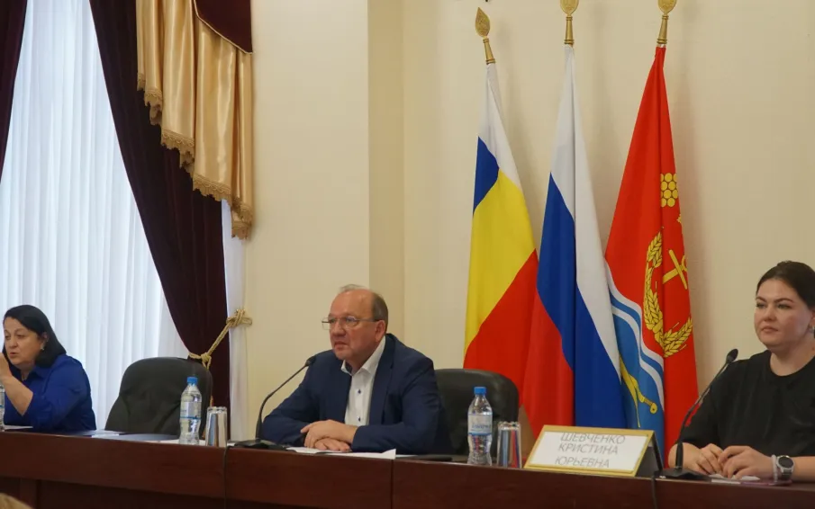В Усть-Донецком районе обсудили старт уборочной жатвы 2025
