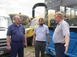 Виктор Гуснай посетил Усть-Донецкое автотранспортное предприятие