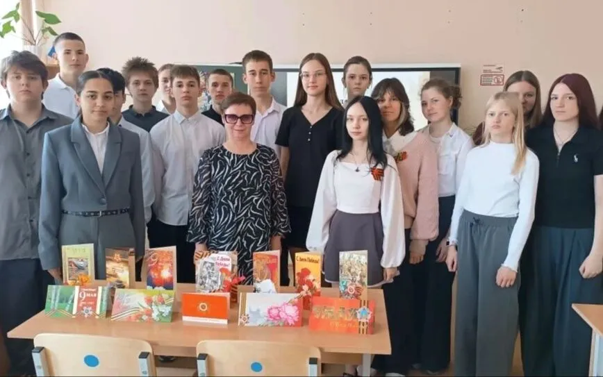 Юным устьдончанам представили выставку архивных документов