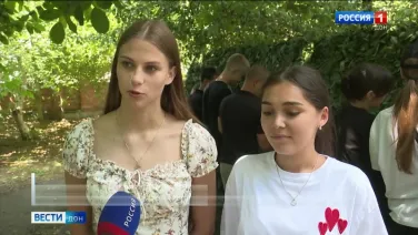 Старшеклассники в Усть-Донецком готовят гумпомощь в перерывах между подготовкой к выпускному