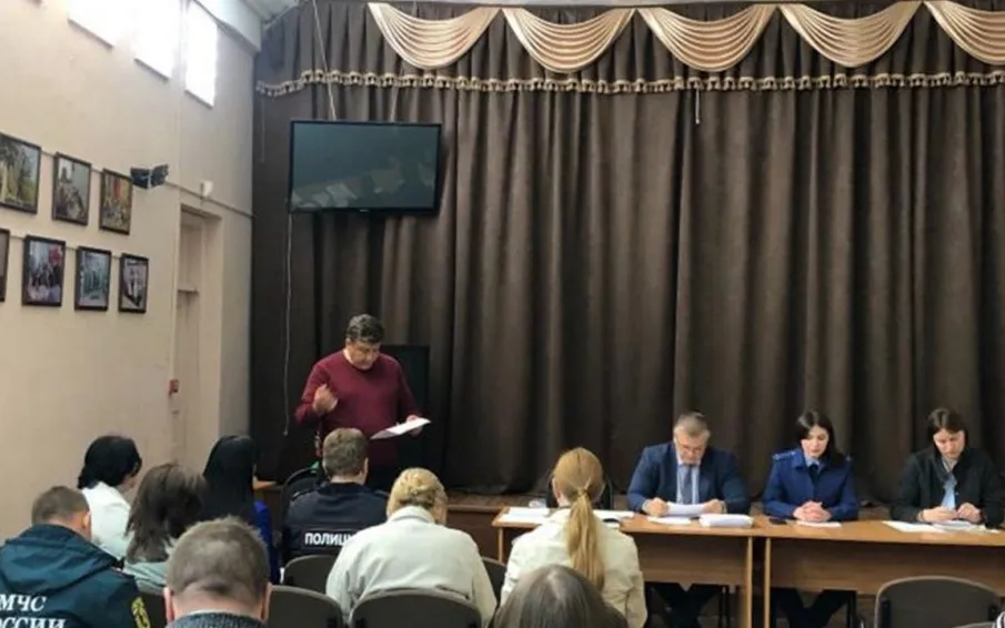 Состоялось очередное заседание комиссии по делам несовершеннолетних