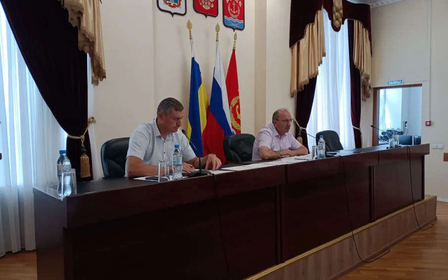 В Усть-Донецком районе обсудили подготовку к осенне-зимнему периоду и ситуацию с задолженностью за ЖКХ