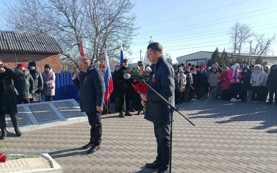 В хуторе Апаринском прошел митинг в честь освобождения хуторов от фашистов