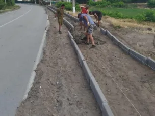 В станице Верхнекундрюченской стартовали работы по обустройству тротуара