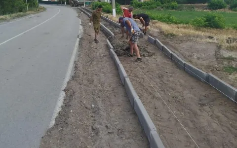 В станице Верхнекундрюченской стартовали работы по обустройству тротуара