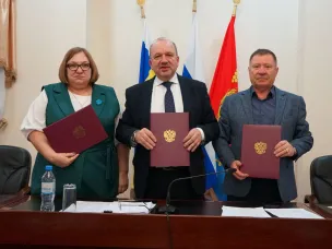 Между представителями власти, бизнеса и профсоюзов района подписано новое соглашение