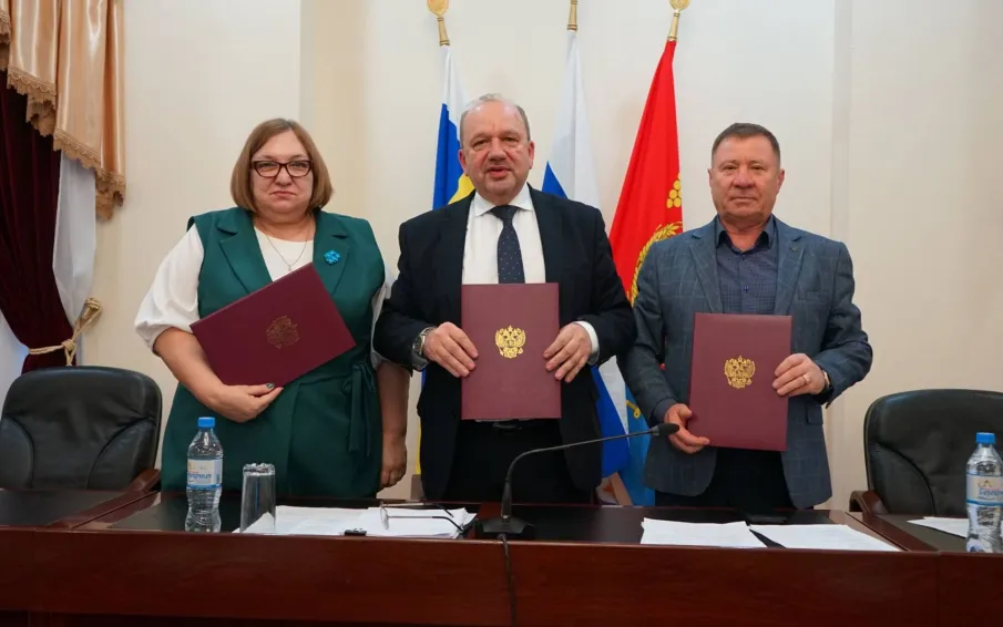 Между представителями власти, бизнеса и профсоюзов района подписано новое соглашение