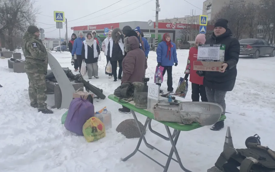Жители Усть-Донецкого района собрали гуманитарную помощь для участников СВО