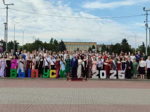 В Усть-Донецком прошел районный бал выпускников