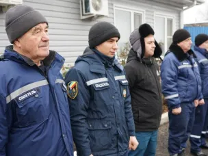 Виктор Гуснай поздравил и наградил работников служб спасения
