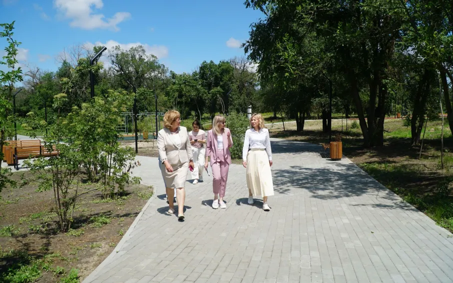 Депутат Госдумы от партии «Единая Россия» Екатерина Стенякина посетила Усть-Донецкий район