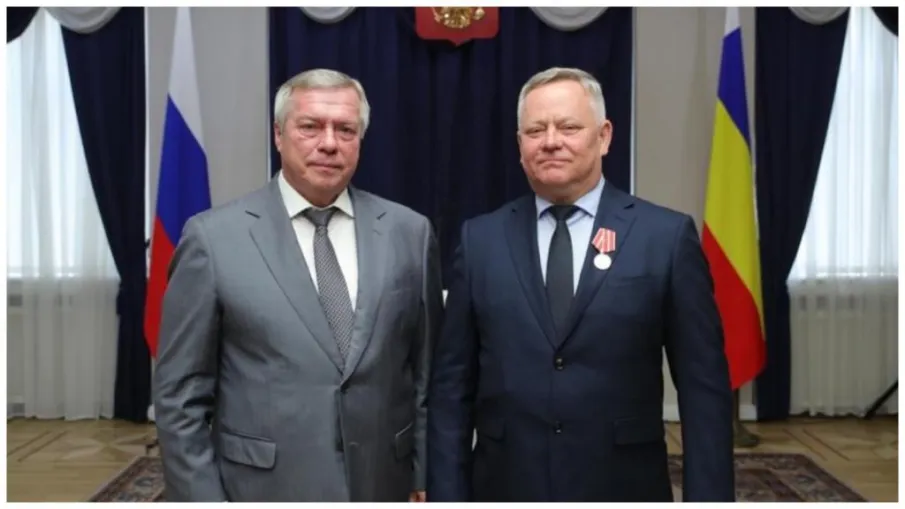 Главный врач ЦРБ Константин Пыльцин награжден медалью Луки Крымского за выдающиеся достижения