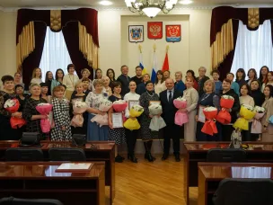 Виктор Гуснай поздравил и наградил культработников района