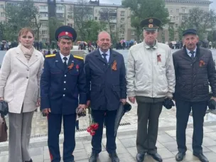 Устьдончане приняли участие в возложении гирлянды Славы к мемориалу воинам-освободителям